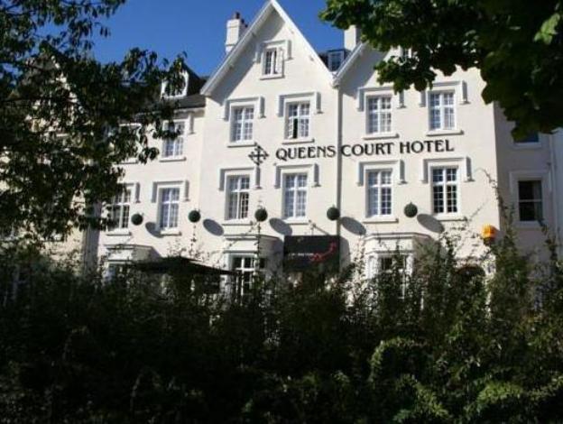 queens court hotel