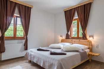 rustic lodge plitvice