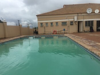 Warm Hands Hotel,Ngwaketse North>>Kanye,3.5 star
