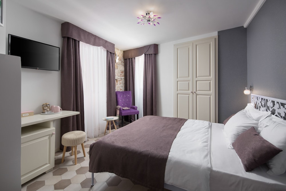 noemis rooms