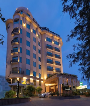 Goldfinch Hotel Bangalore,Gandhi Nagar,4 star