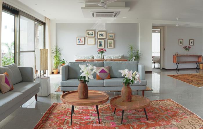 Bungalow 99,Defence Colony,4 star