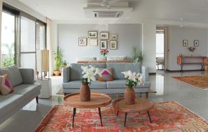 Bungalow 99,Defence Colony,4 star