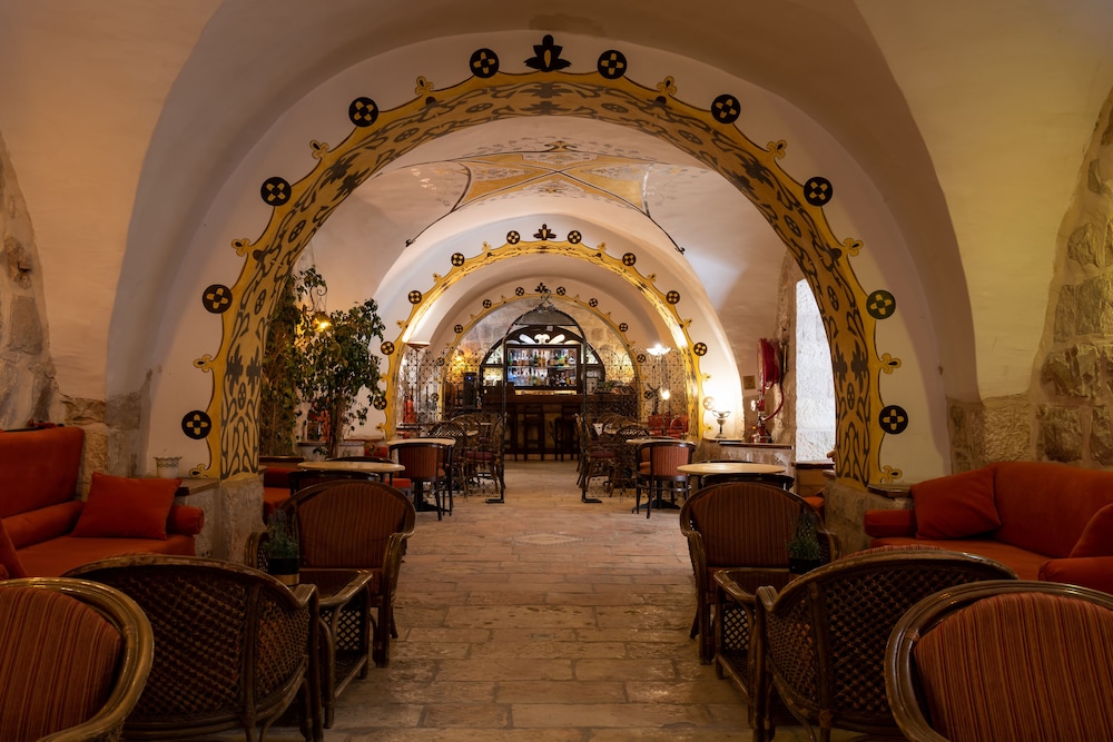 gloria hotel