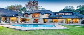 Thatchfoord Lodge,Farrarmere>>Benoni,4 star