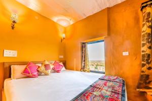 Mud Mirror Guesthouse,Amar Sagar Pol>>Jaisalmer,2 star