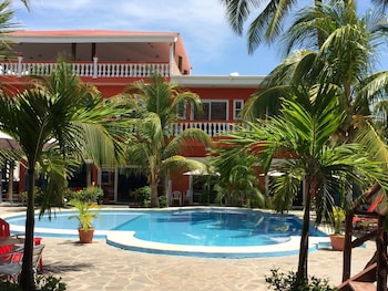 Sabas Beach Resort,La Libertad>>El Sunzal,3 star