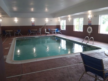 holiday inn express and suites belle vernon by ihg
