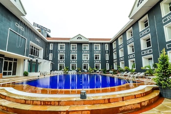 Hotel Piccadily Raipur,Vip Road,4 star