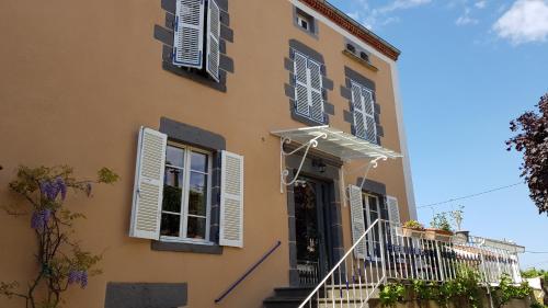 Au Coq Bleu,Besse-Et-Saint-Anastaise>>Antoingt,3 star