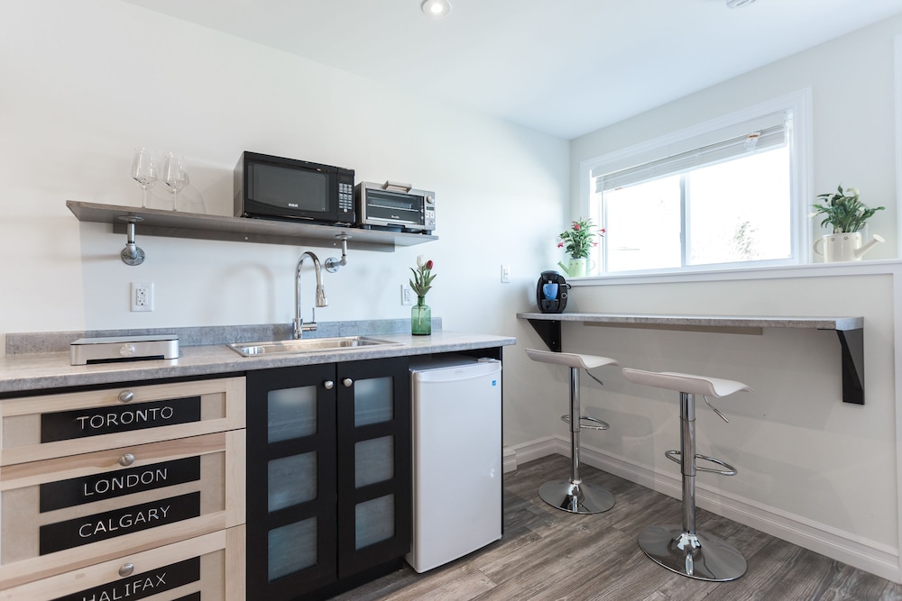 Whale House Guest House,Mobile>>Bay Bulls,3 star