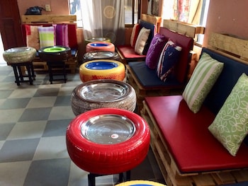 Palette Planete,Cotonou>>Agblangandan,3.5 star