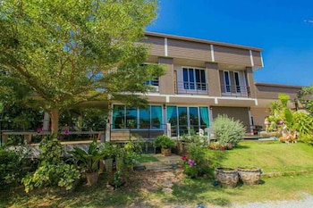 Ban Rai Nai Suan,Uthai Thani>>Ban Rai,2.5 star