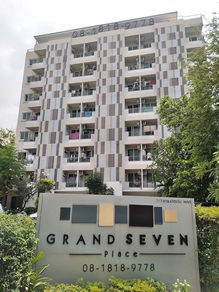 grand seven place