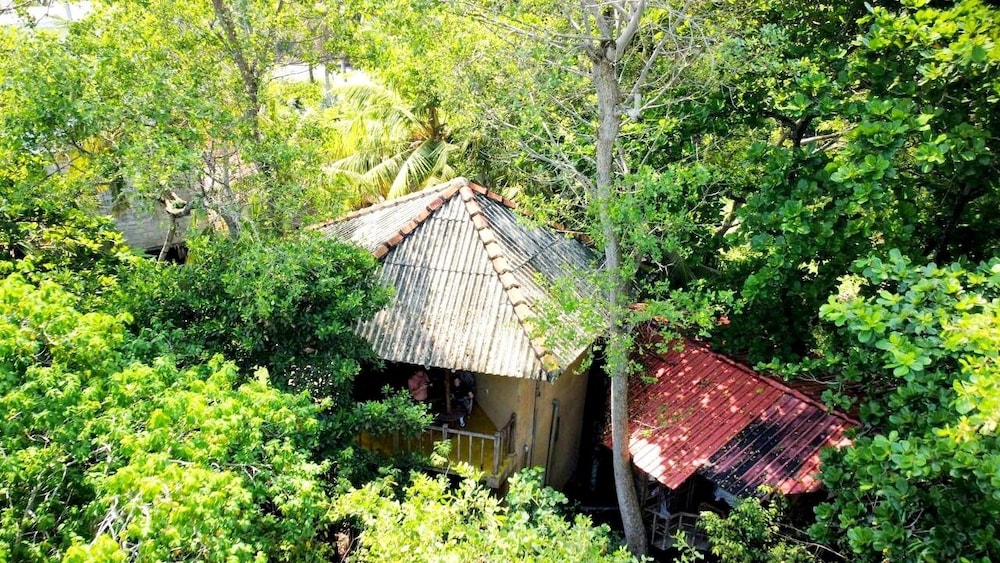Seasons Four,Koggala>>Devinuwara,3.5 star