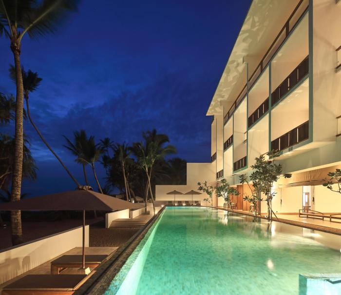 Riff Hikkaduwa,Dodanduwa>>Colombo,5 star