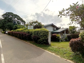 Prim Rose Hill Holiday Bungalow,Near Royal Botanical Garden,3 star