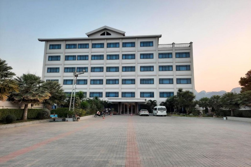 Sisombat Plaza Hotel,,4 star