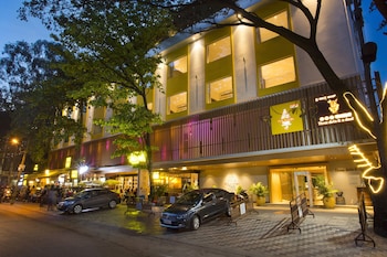 Fountain Tree By TGI,Jp Nagar,3 star