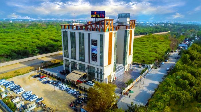 Hotel La, New Delhi,Pitampura,4 star