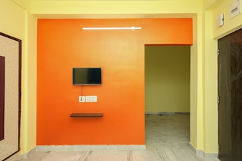 Om Shanti Guesthouse -Near Ruby General Hospital & Science City,Kolkata>>Ballygunge,3 star