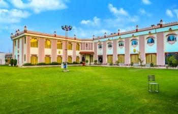 The Royal Paradise Resort And Salt Yard,Pushkar Bypass Rd,3 star