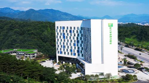 Holiday Inn Express Luanchuan,Luoyang>>Gucheng,3 star