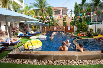 Mad Monkey Siem Reap - Hostel,Rose Apple Road,2 star