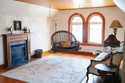 Round Barn Farm B & B Event Center,Goodhue>>Ellsworth,3.5 star