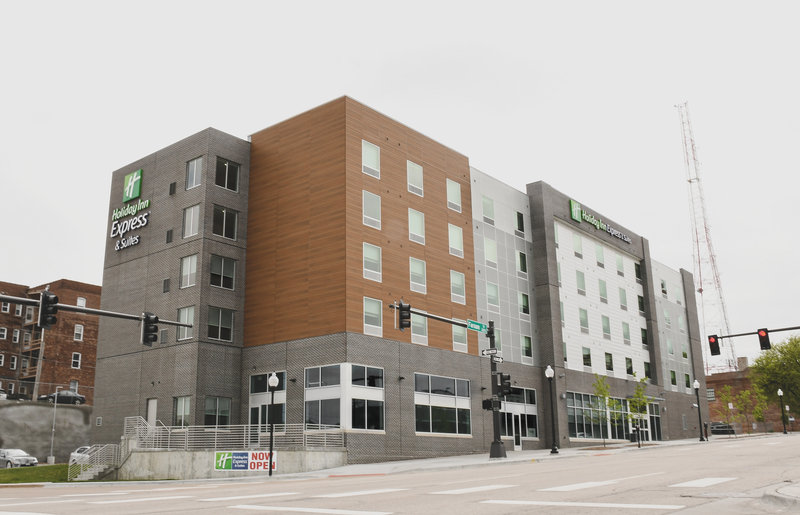 Holiday Inn Express & Suites Omaha Downtown - Old Market,Douglas>>Carter Lake,2.5 star