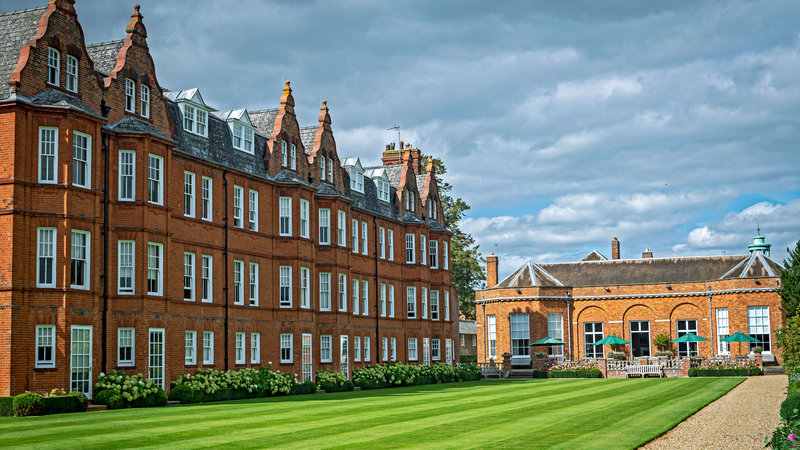 The Jockey Club Rooms,Newmarket>>Cambridge Airport,3.5 star