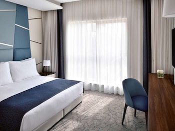 Movenpick Hotel Apartments Downtown Dubai,Al Ohood Street,5 star