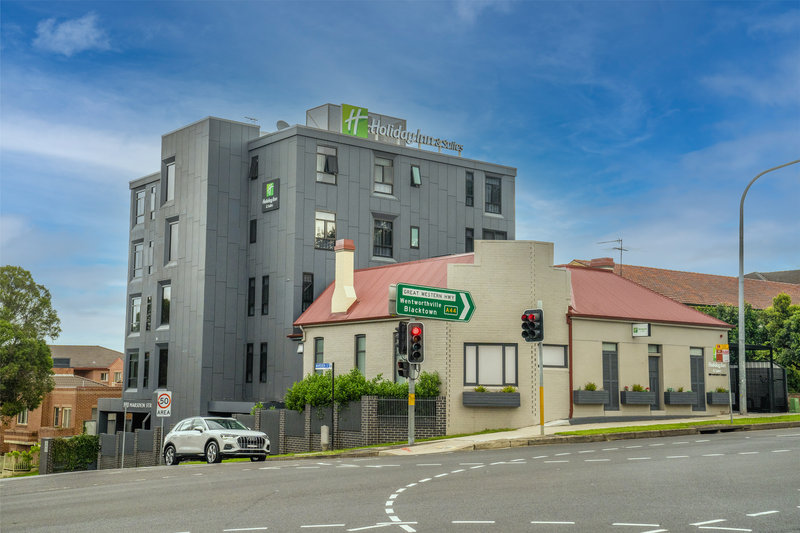 holiday inn and suites parramatta marsden street an ihg hotel