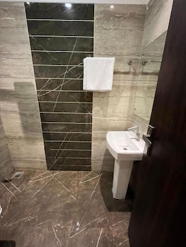 Sb Residency,Near Golden Temple,3 star