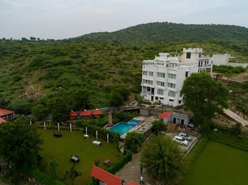 Hotel Vedic Vista Udaipur ( 4 Km From Lake Pichola ),Pichola Lake,3 star