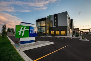 Holiday Inn Express Lethbridge Southeast, An Ihg Hotel,Taber>>Lethbridge,2.5 star