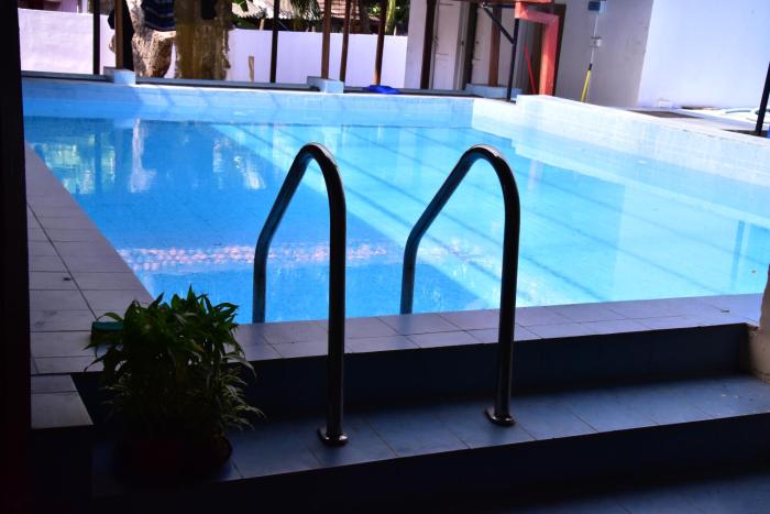 Peninsula Hotel,Near St Mary’S Cathedral,3 star