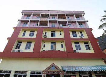 Hotel Rhino,Near Nehru Stadium,3 star