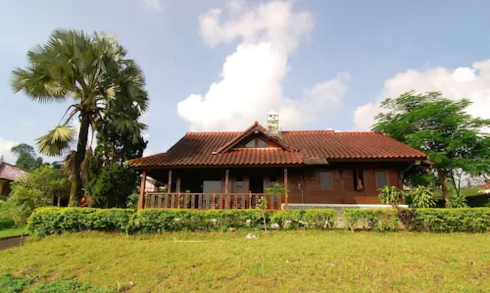 villa chavaminerva kayu ciater
