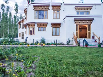 Hotel Fort View,Leh>>Jammu,3 star