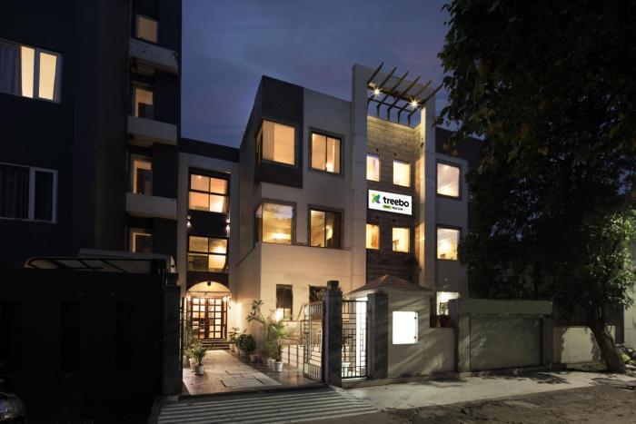 Treebo Ivy Castle,Golf Course Road,3 star
