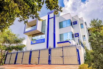 Fabhotel Oyster Villa,SECTOR 43,3 star