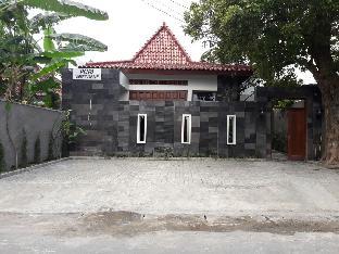 Puri Langenarjan Guest House,,3 star