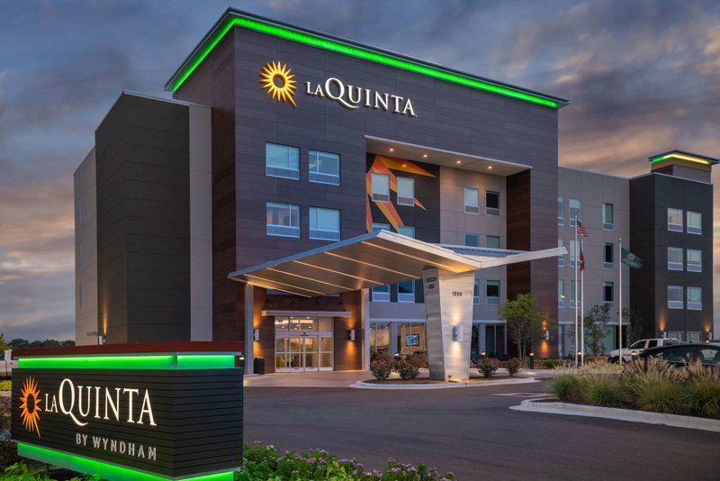 La Quinta Inn & Suites By Wyndham West Memphis