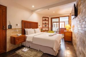 Casa Del Balcon,Lligua>>Ambato,3 star