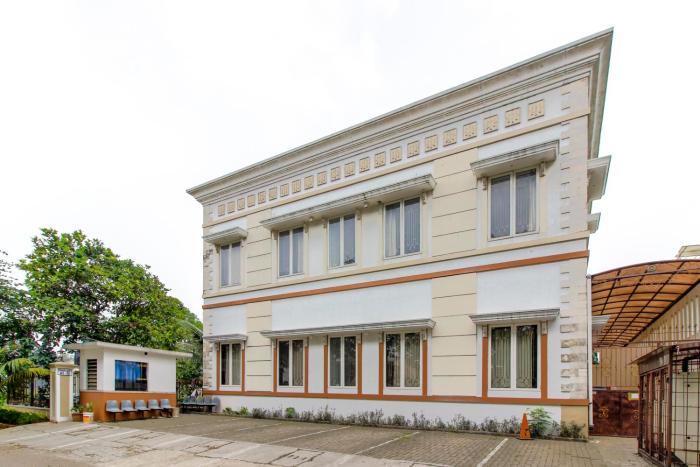 Reddoorz @ Permata Sari Karawaci,Binong>>Bekasi,2.5 star