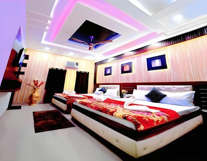 Taj Square A Luxurious Family Homestay,Belanganj>>Agra,3 star