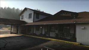 Lone Pine Motel,Garberville>>Fort Bragg,2.5 star