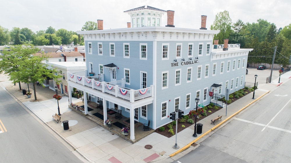 The Cadillac House,Near Lexington Village Theatre,3.5 star