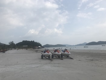 adya hotel chenang